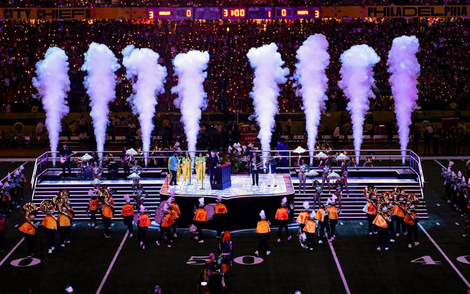 YESTECHTopMGDanceFloorShinestheSuperBowlLIXPregameShow_